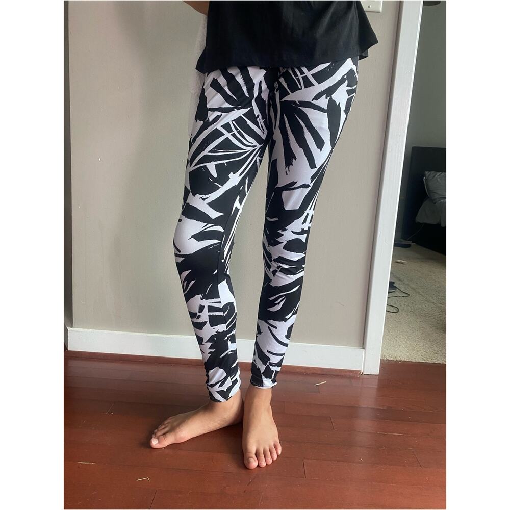 Custom Women’s  Black & White Palm-Print Leggings S/M lightweight